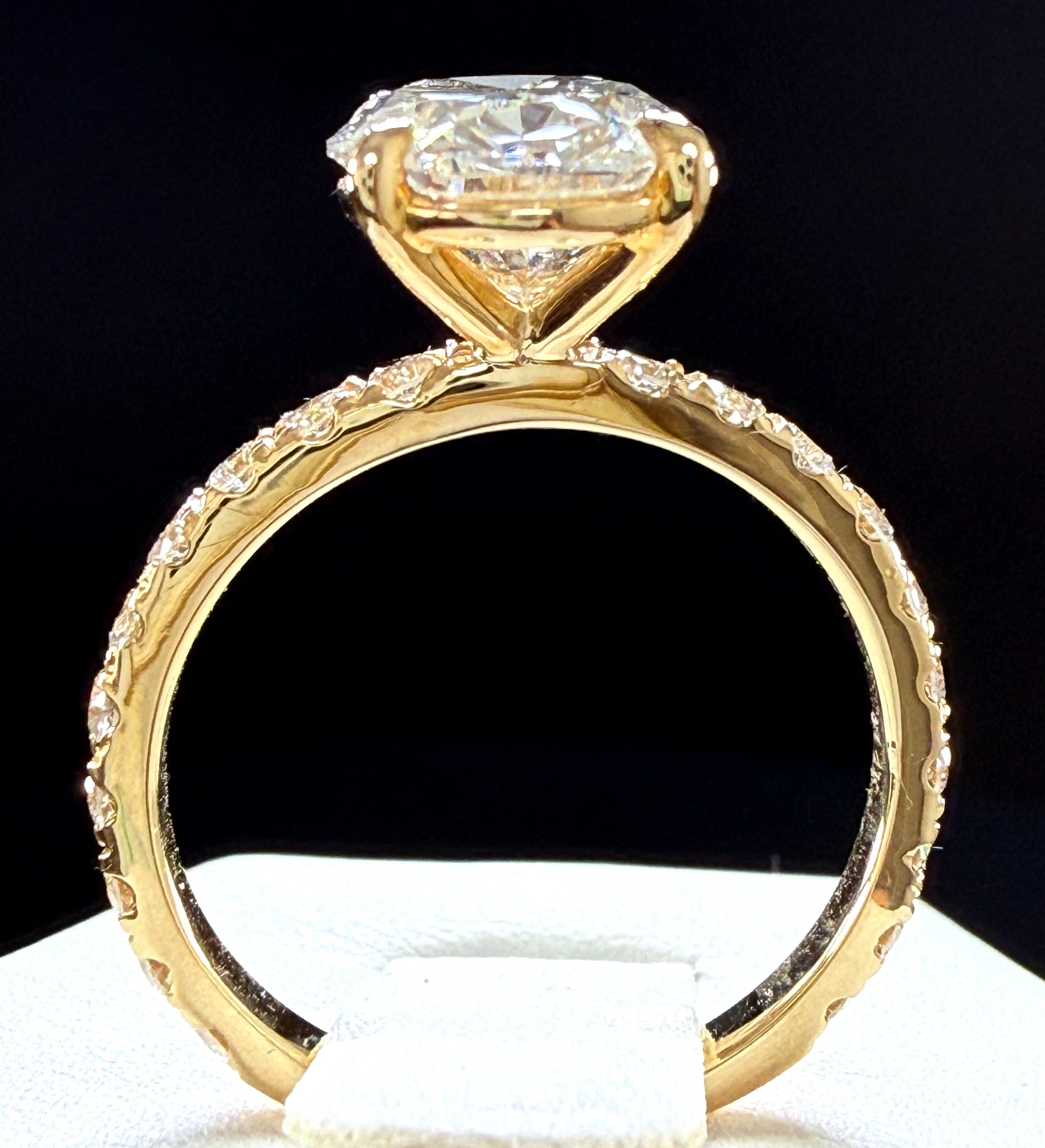 5.06 CTTW Oval Cut Diamond IGI Certified 14K Yellow Gold Engagement Ring