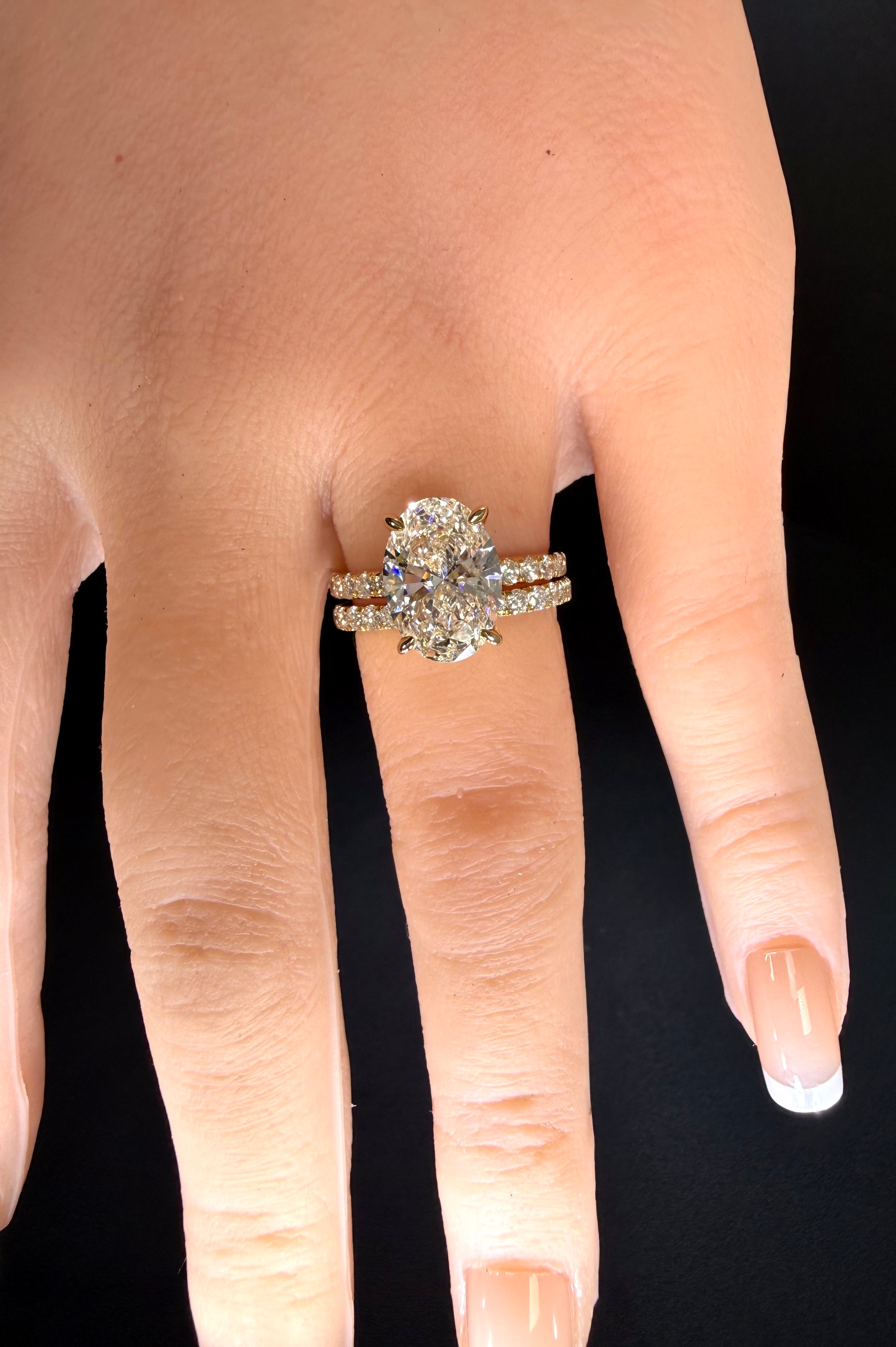 5.06 CTTW Oval Cut Diamond IGI Certified 14K Yellow Gold Engagement Ring